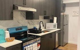 Pebbles' Cozy 2Bed Basement Suite - Near Downtown
