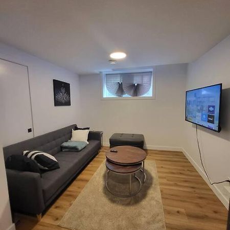 Pebbles' Cozy 2Bed Basement Suite - Near Downtown Edmonton Exterior photo