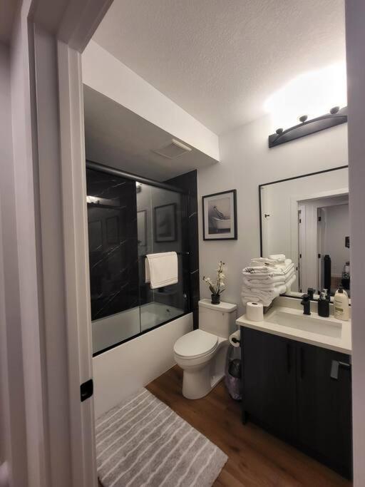 Pebbles' Cozy 2Bed Basement Suite - Near Downtown Edmonton Exterior photo
