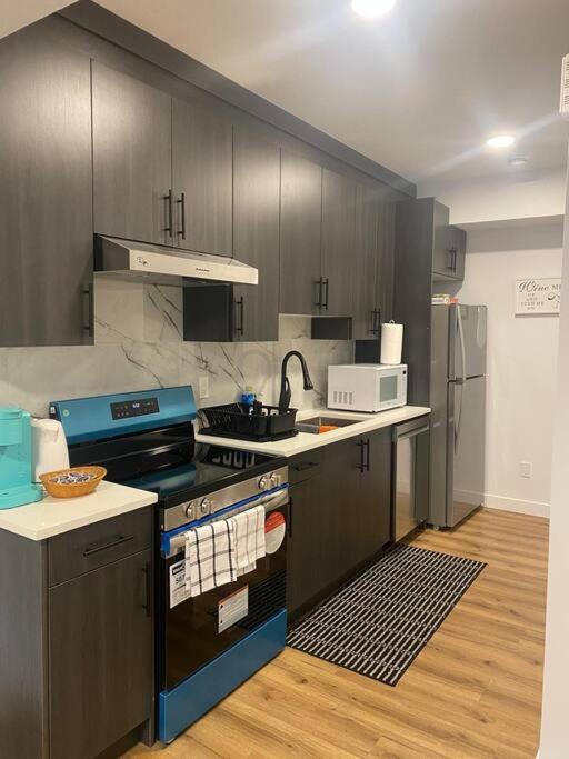 Pebbles' Cozy 2Bed Basement Suite - Near Downtown Edmonton Exterior photo